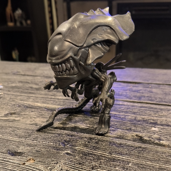 Alien Queen - Picture 1 of 4